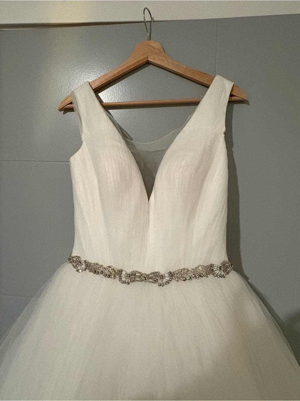 Elegant White Bridal Ball Gown Wedding Dress with Beaded Waist - Picture 2 of 3